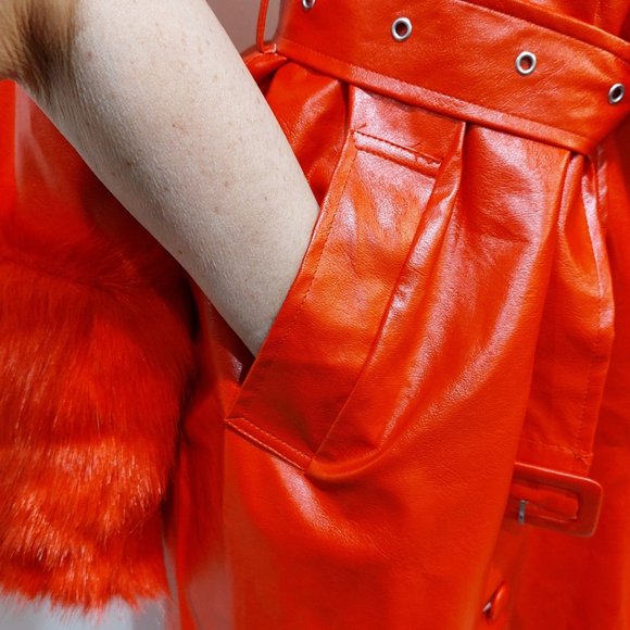 💥SHOWSTOPPER💥Leather Coat with Oversized Fur Collar in Shiny Scarlet Red - Picture 10 of 16
